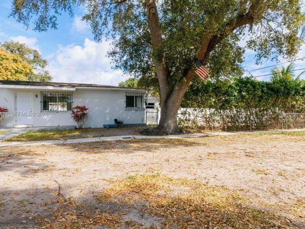 1301 NE 153rd St , North Miami Beach, FL 33162