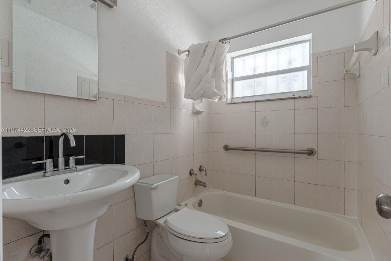 1301 NE 153rd St , North Miami Beach, FL 33162 Photo