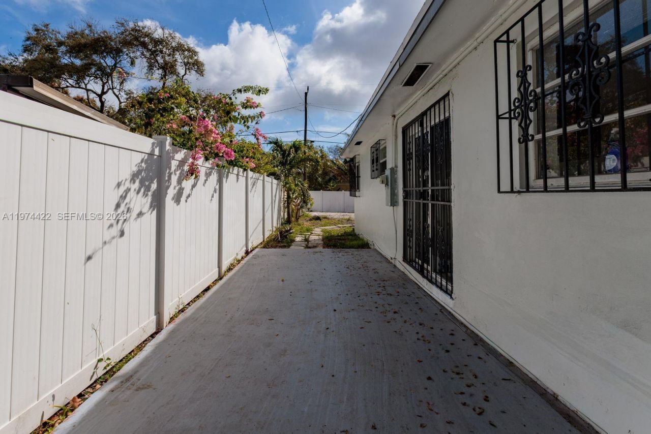 1301 NE 153rd St , North Miami Beach, FL 33162 Photo