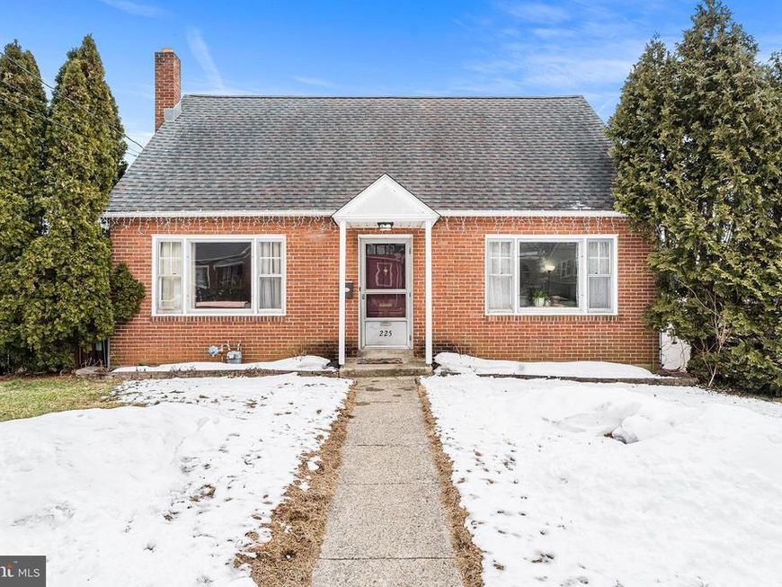 225 Mcclellan Street, Reading, PA 19611 Main Photo