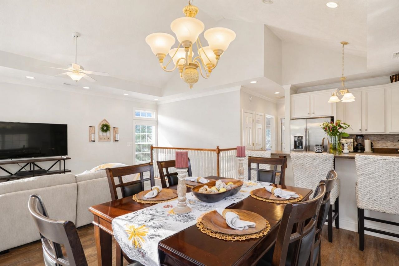 1381 Cottage Dr. Photo 11