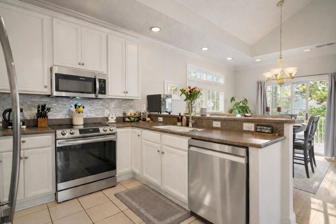 1381 Cottage Dr. Photo 12