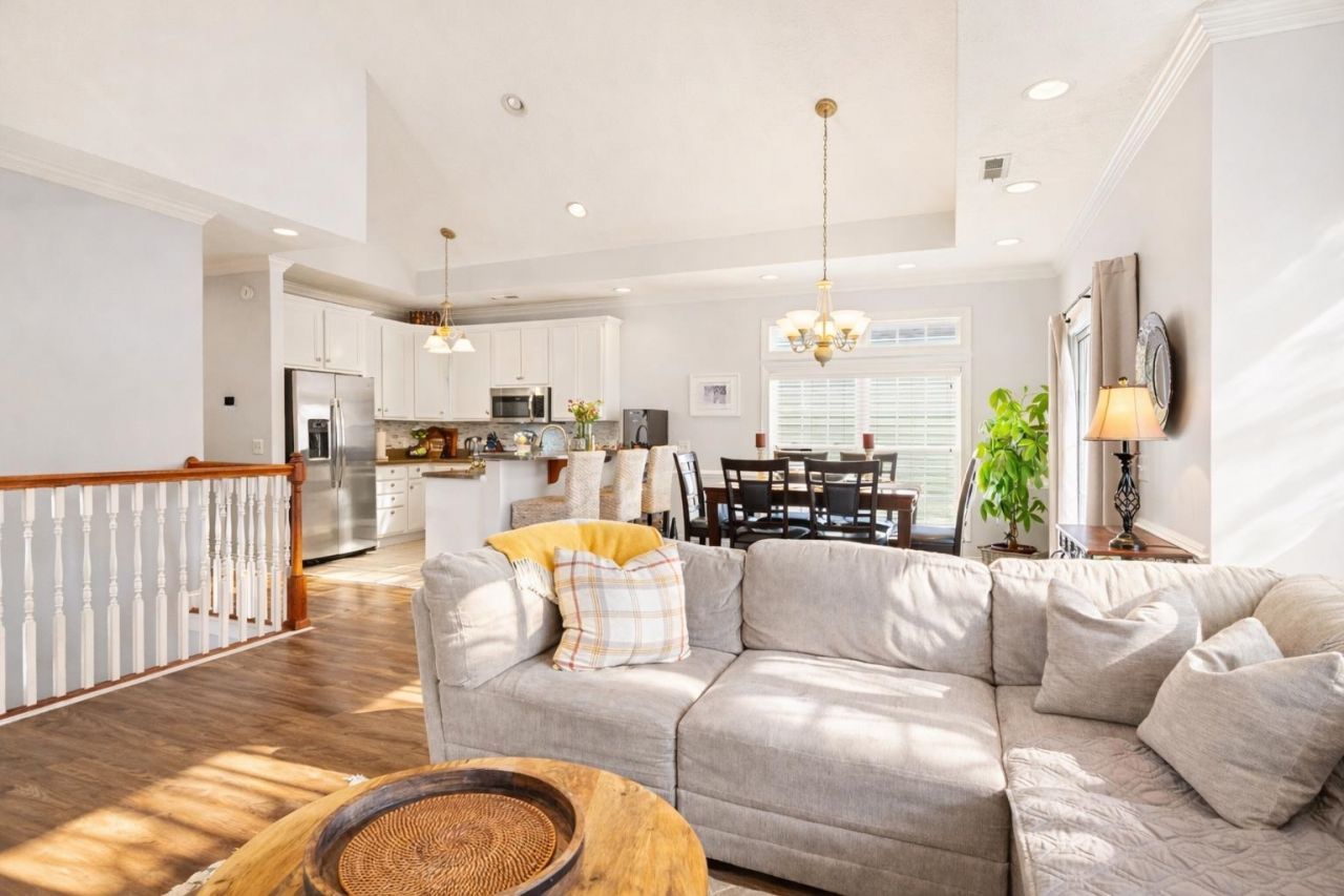 1381 Cottage Dr. Photo 15