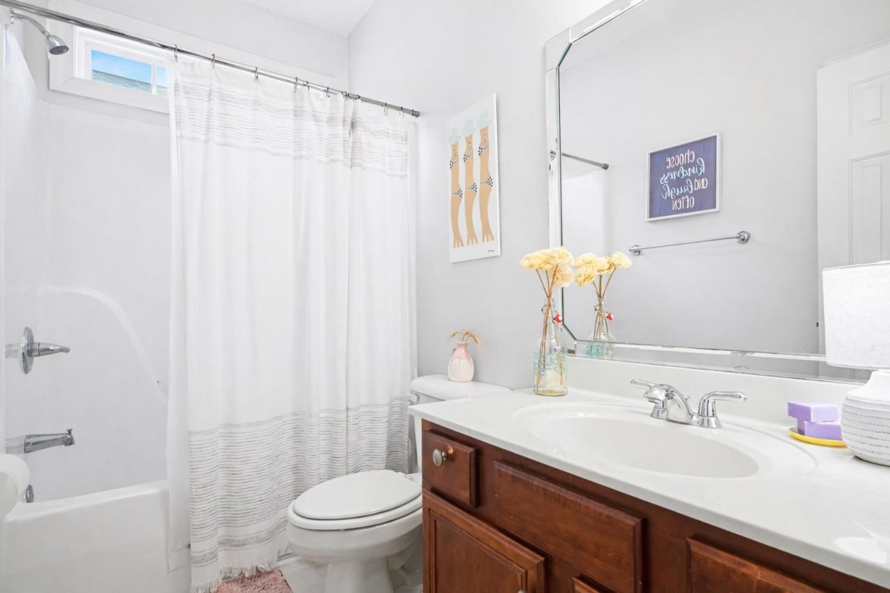 1381 Cottage Dr. Photo 21