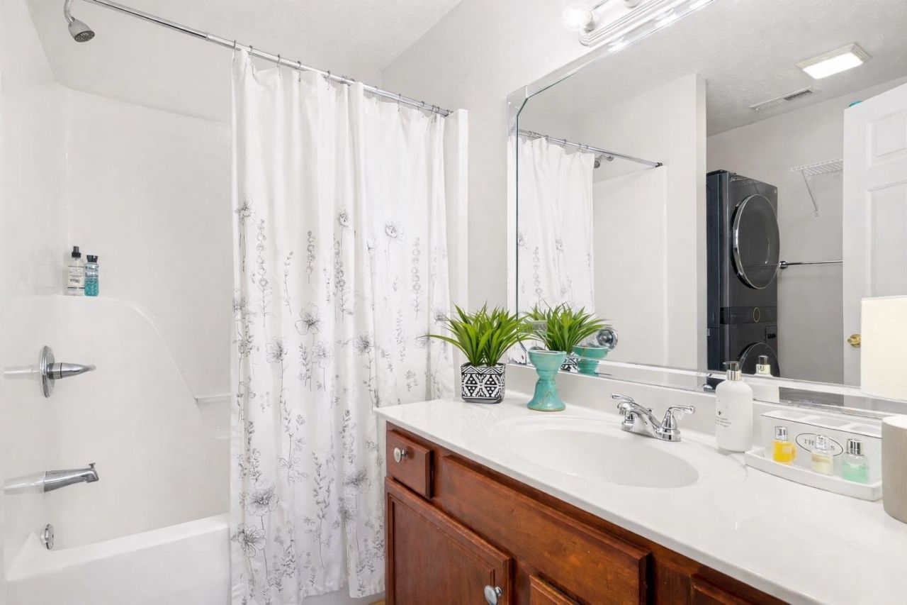 1381 Cottage Dr. Photo 26