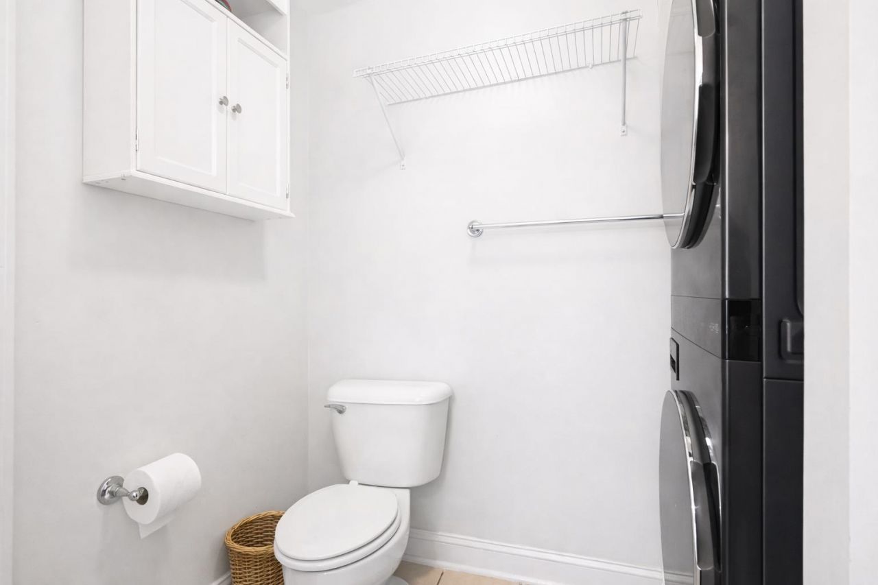 1381 Cottage Dr. Photo 27