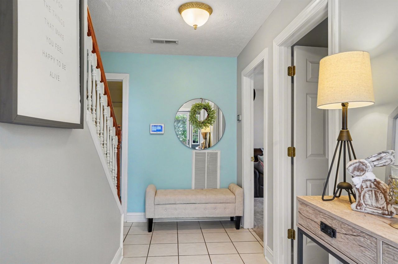 1381 Cottage Dr. Photo 7