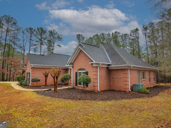 202 Winding Lake Drive, Hamilton, GA 31811