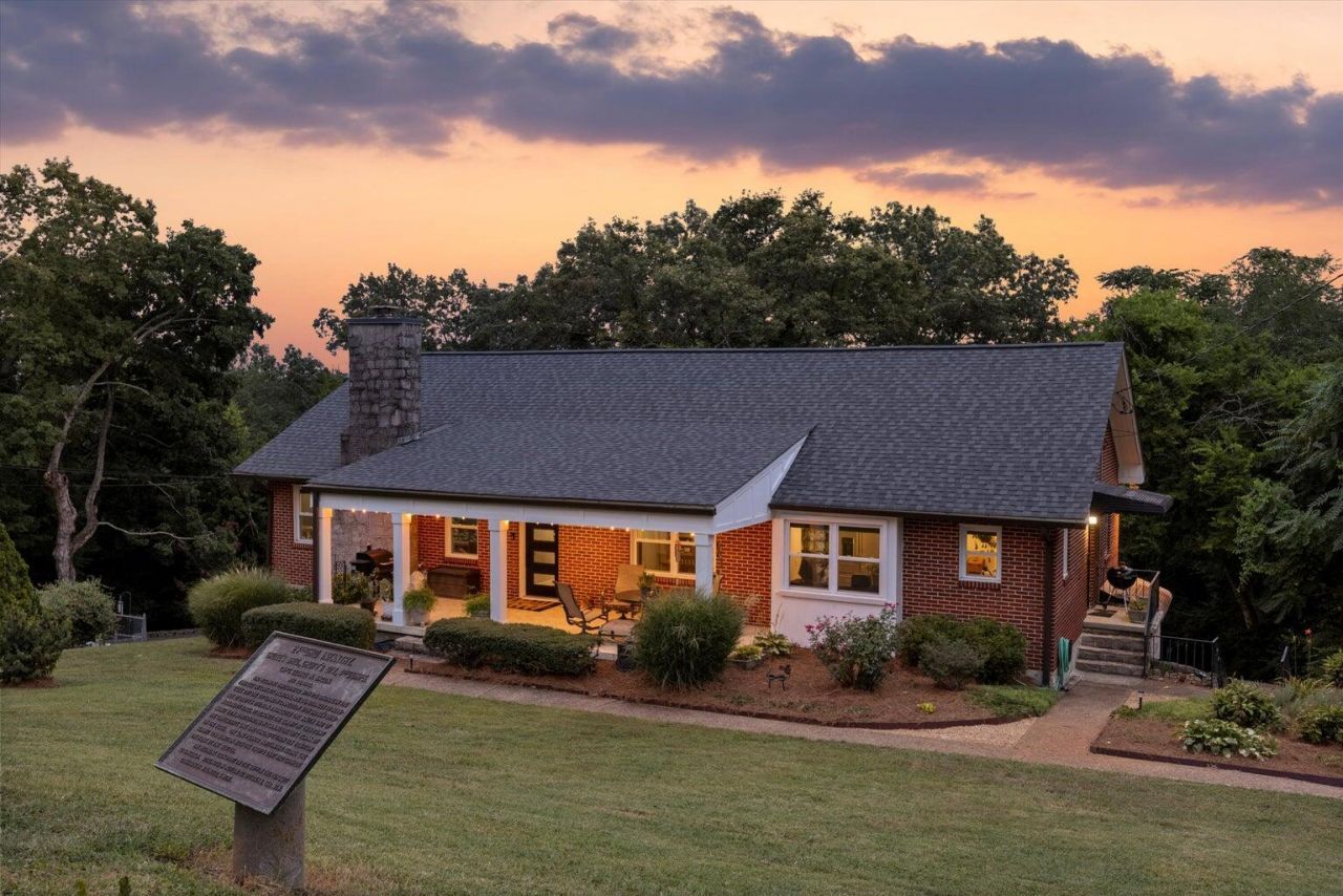 701 S Crest Road, Chattanooga, TN 37404 Main Photo