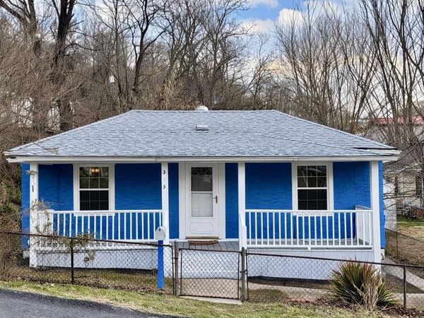 319 E Hazel ST, Covington, VA 24426