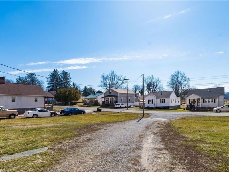 97 E King Street , Zanesville, OH 43701 Photo 8