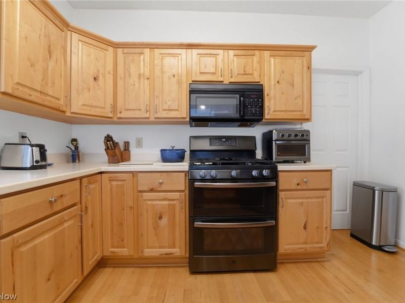 402 Eagle , Mayfield Heights, OH 44124 Photo 14