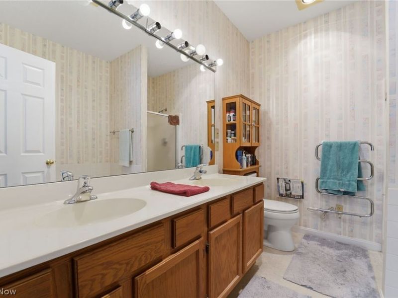 402 Eagle , Mayfield Heights, OH 44124 Photo 18