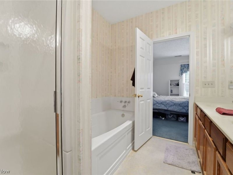 402 Eagle , Mayfield Heights, OH 44124 Photo 20