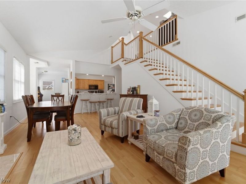 402 Eagle , Mayfield Heights, OH 44124 Photo 9