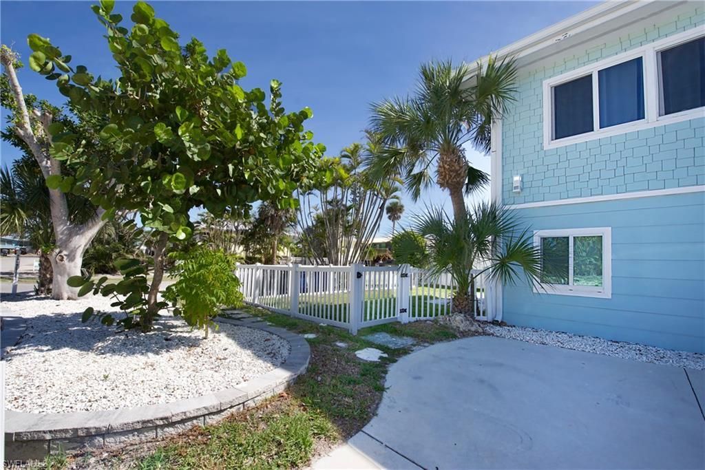 5440 Palmetto St, Fort Myers Beach, FL 33931 Photo