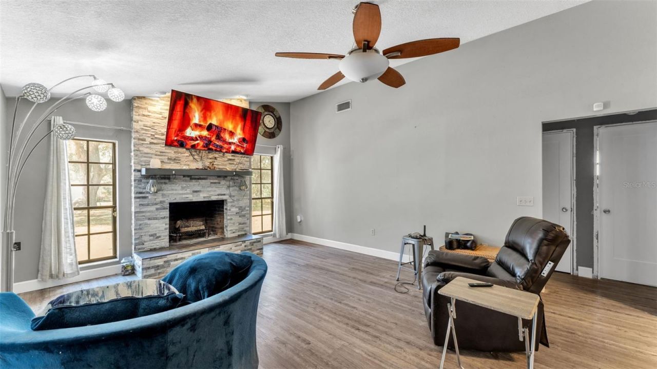 6231 Forestwood Drive W, Lakeland, FL 33811 Photo