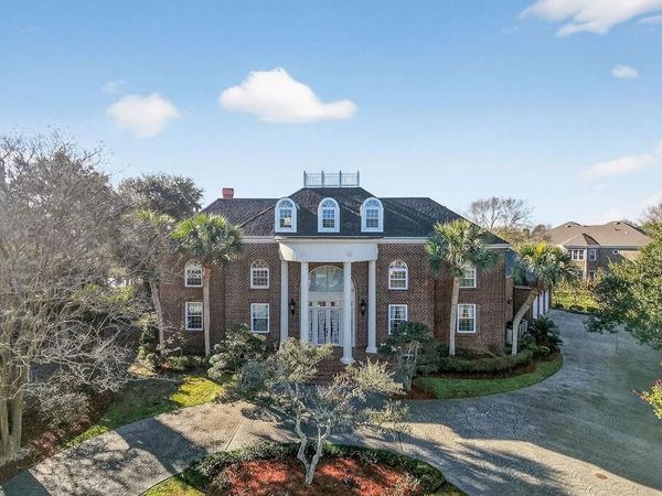 31 ENGLISH TURN Drive, New Orleans, LA 70131