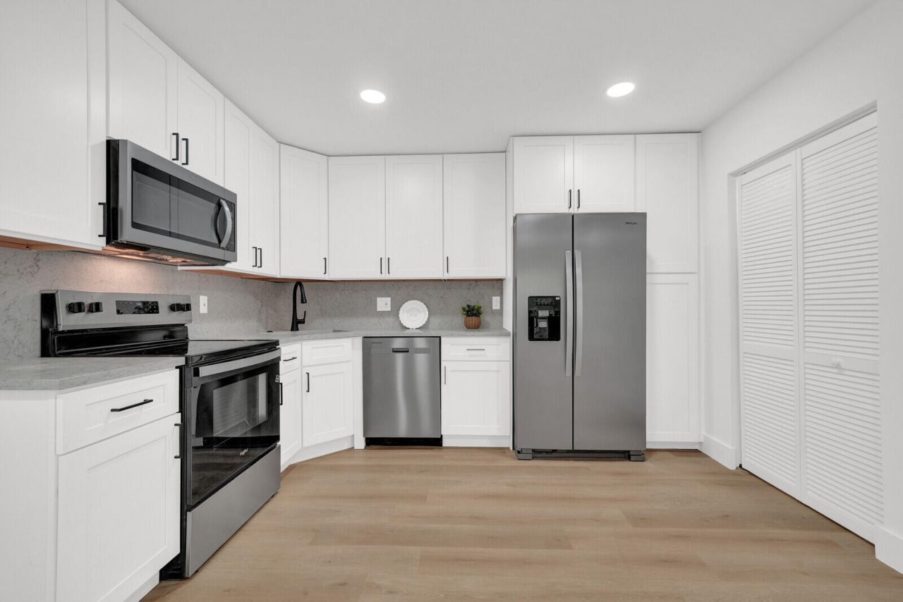 330 Pine Ridge Circle, Unit B-2, Greenacres, FL 33463 Photo