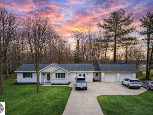 1312 Vinewood Avenue, Clare, MI 48617