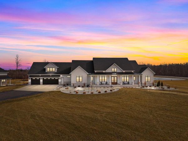 W5896 AUTUMN HILLS PARKWAY, Appleton, WI 54913