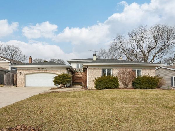 226 White Fawn Trail , Downers Grove, IL 60516