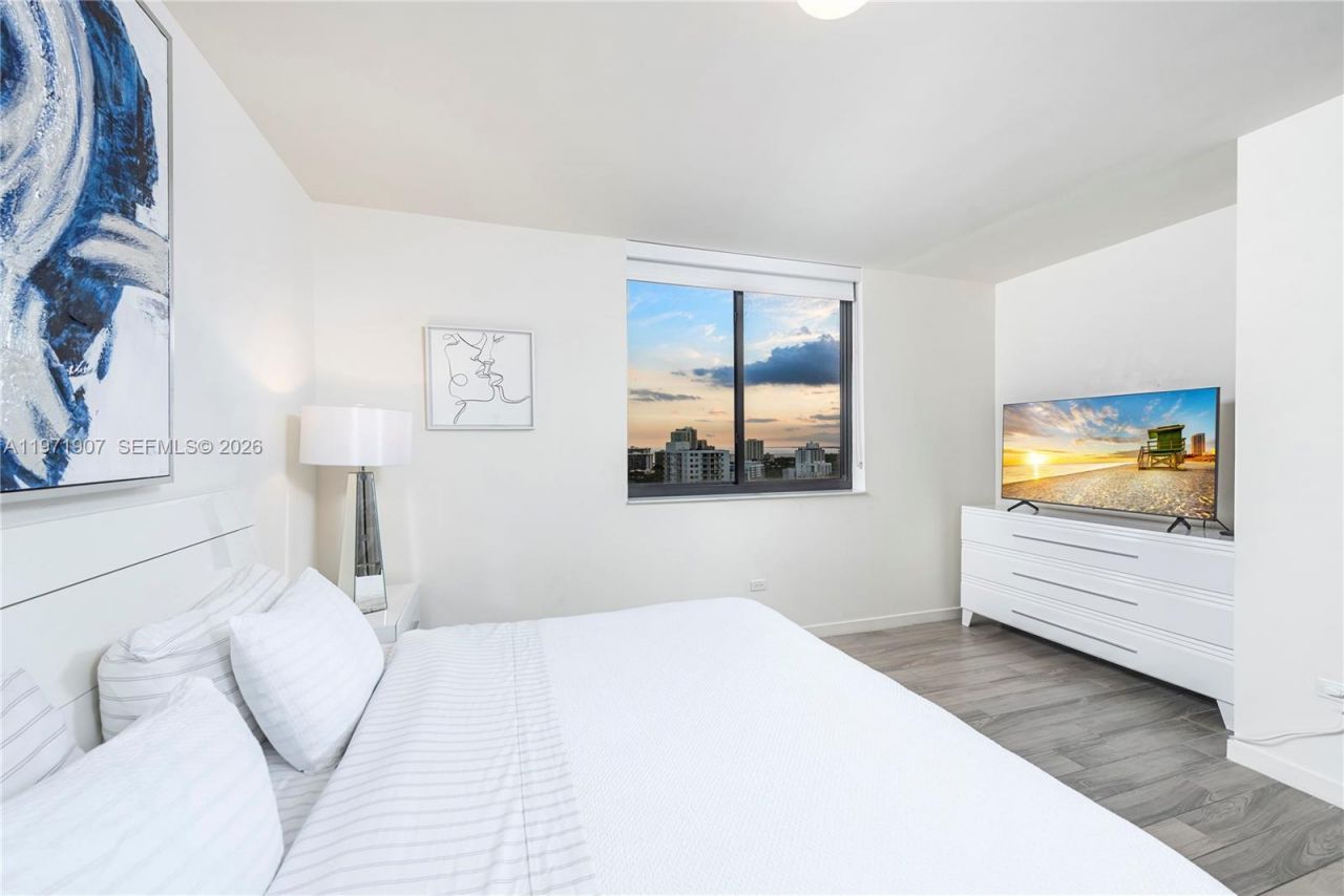 999 SW 1st Ave , Unit 2204, Miami, FL 33130 Photo