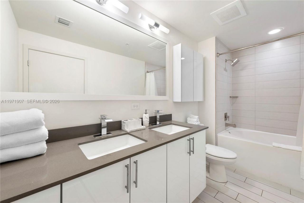 999 SW 1st Ave , Unit 2204, Miami, FL 33130 Photo