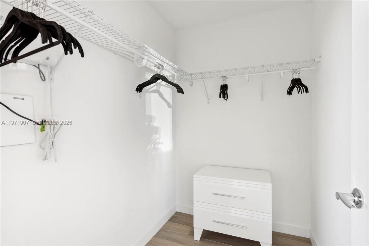 999 SW 1st Ave , Unit 2204, Miami, FL 33130 Photo