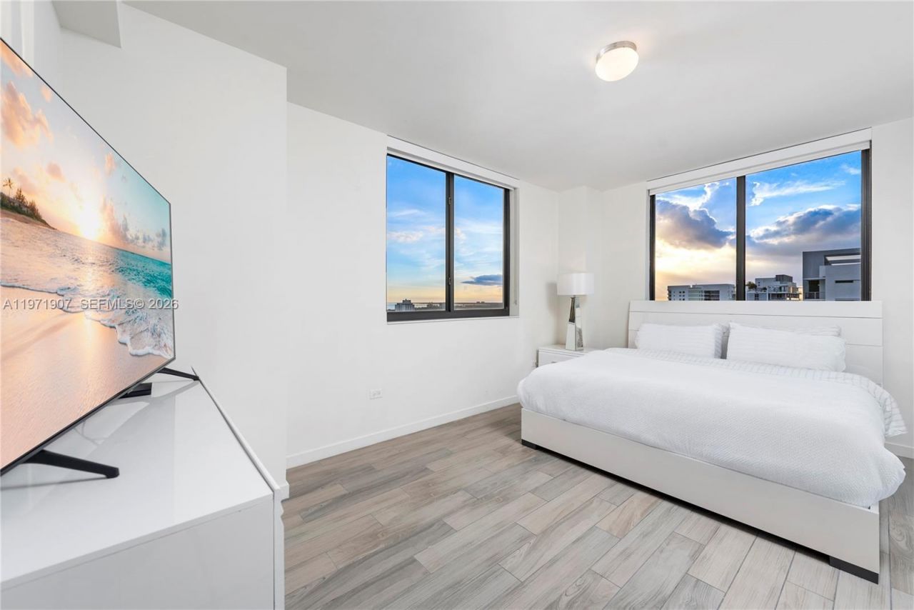 999 SW 1st Ave , Unit 2204, Miami, FL 33130 Photo