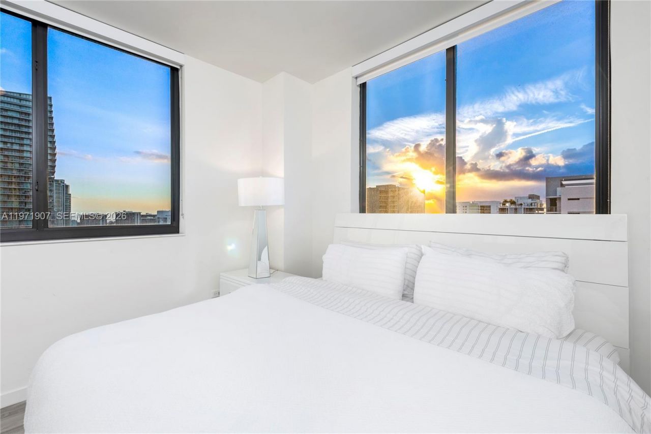 999 SW 1st Ave , Unit 2204, Miami, FL 33130 Photo