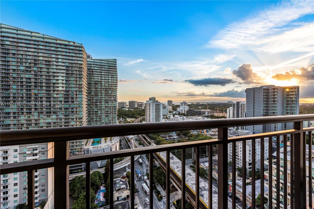 999 SW 1st Ave , Unit 2204, Miami, FL 33130 Photo