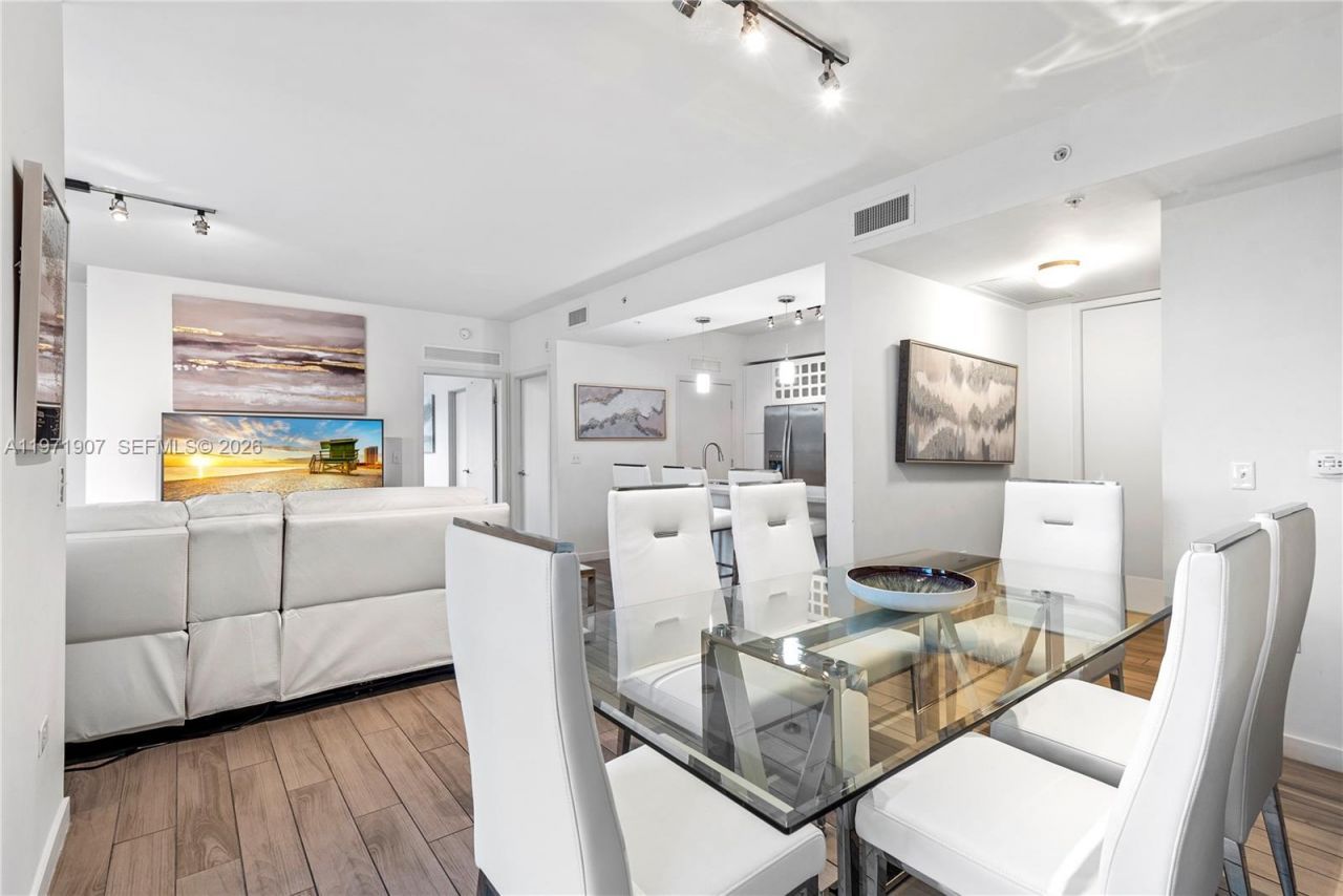 999 SW 1st Ave , Unit 2204, Miami, FL 33130 Photo