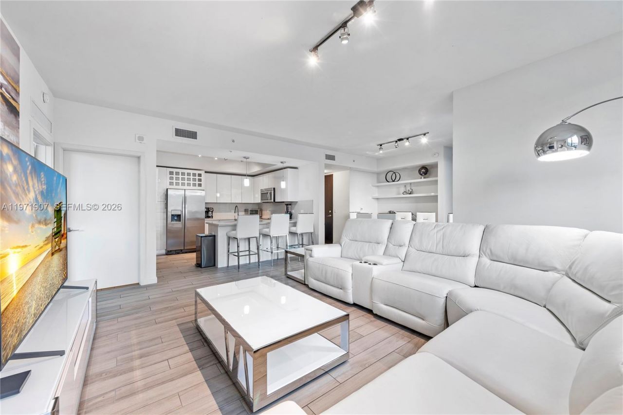 999 SW 1st Ave , Unit 2204, Miami, FL 33130 Photo