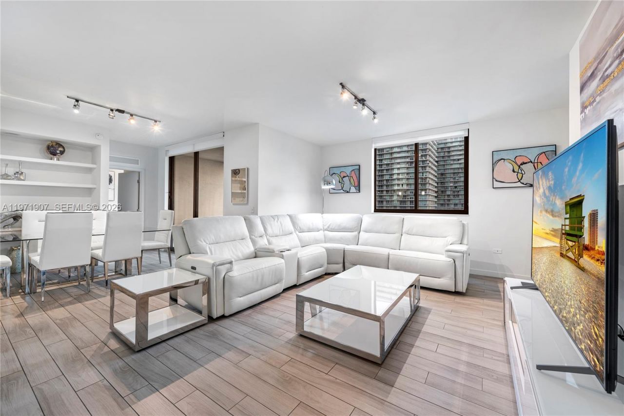 999 SW 1st Ave , Unit 2204, Miami, FL 33130 Photo