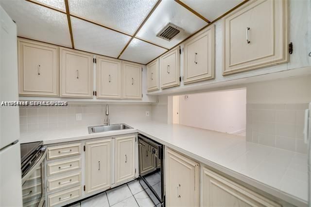 4848 NW 24th Ct , Unit 230, Lauderdale Lakes, FL 33313 Photo