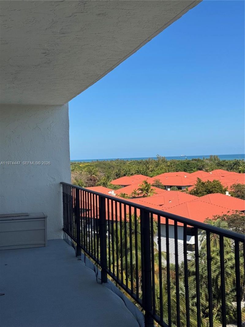 77 Crandon Blvd, Unit 9E, Key Biscayne, FL 33149 Photo
