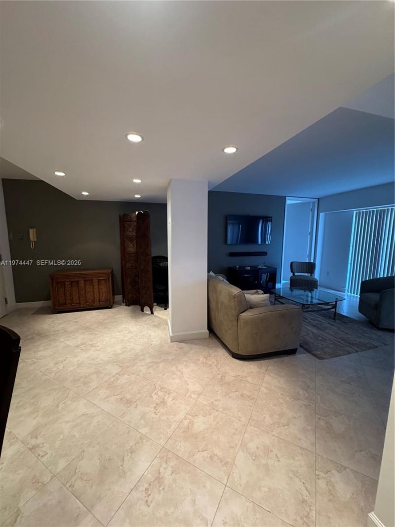 77 Crandon Blvd, Unit 9E, Key Biscayne, FL 33149 Photo
