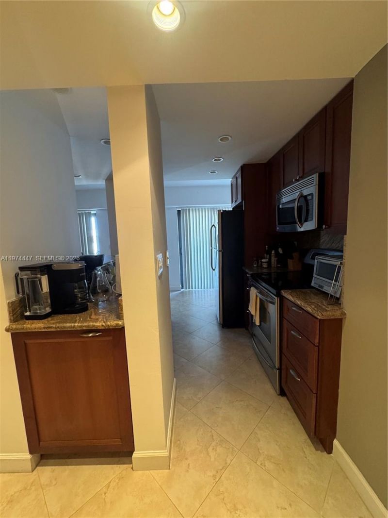 77 Crandon Blvd, Unit 9E, Key Biscayne, FL 33149 Photo