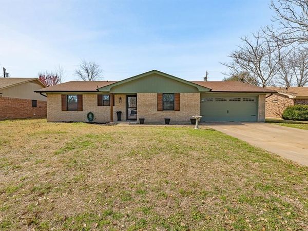 1352 Inglewood Drive, Stephenville, TX 76401