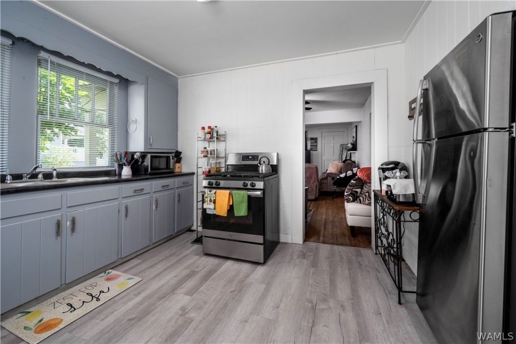 1639 17th Avenue E primary photo