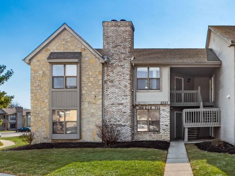 2727 Greystone Drive , Unit A, Columbus, OH 43220 Photo 2