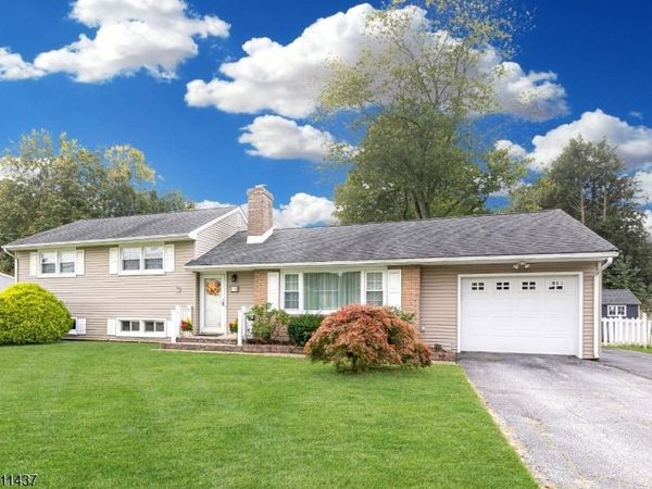 100 Eyland Ave, Roxbury, NJ 07876