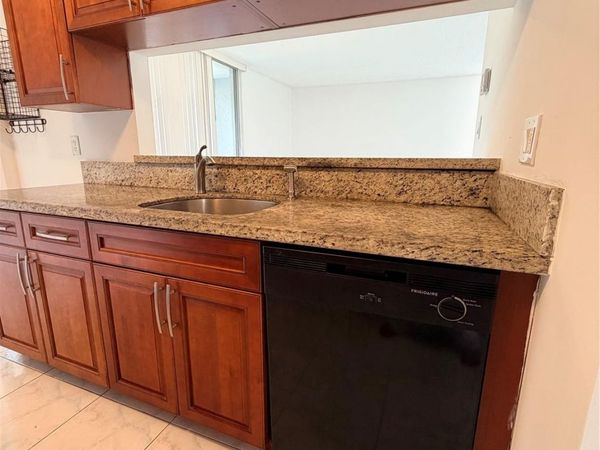 3100 N Pine Island Rd, Unit 310, Sunrise, FL 33351