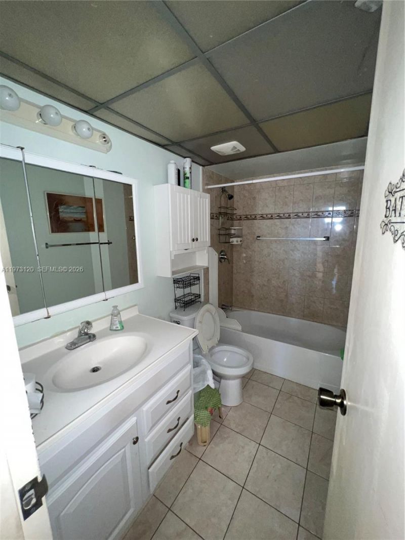 2851 Somerset Dr , Unit 417, Lauderdale Lakes, FL 33311 Photo