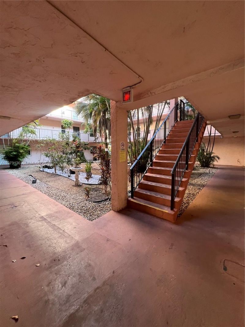 2851 Somerset Dr , Unit 417, Lauderdale Lakes, FL 33311 Photo