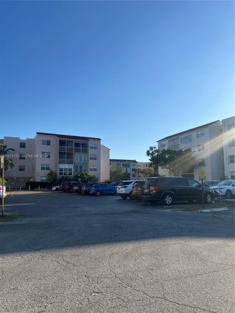 2851 Somerset Dr , Unit 417, Lauderdale Lakes, FL 33311 Photo