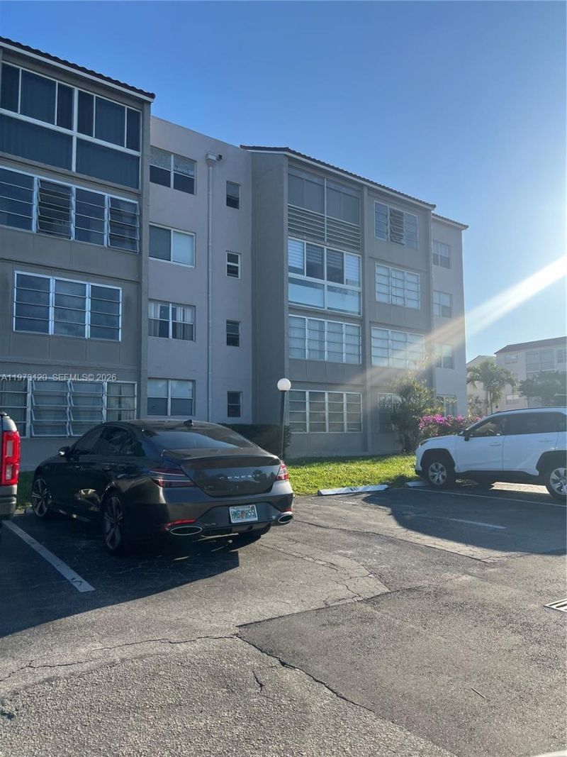 2851 Somerset Dr , Unit 417, Lauderdale Lakes, FL 33311 Photo