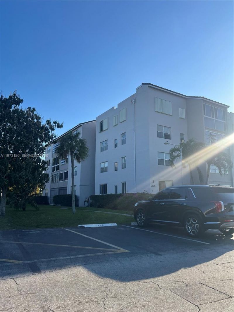 2851 Somerset Dr , Unit 417, Lauderdale Lakes, FL 33311 Photo