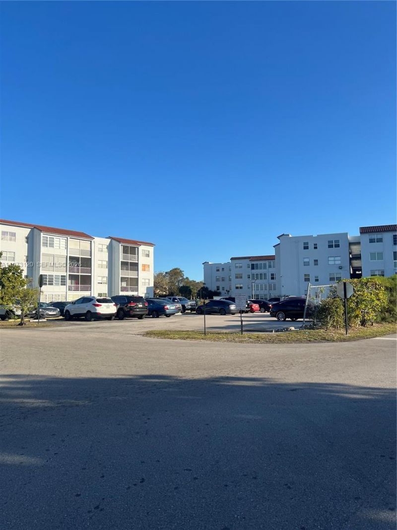 2851 Somerset Dr , Unit 417, Lauderdale Lakes, FL 33311 Photo